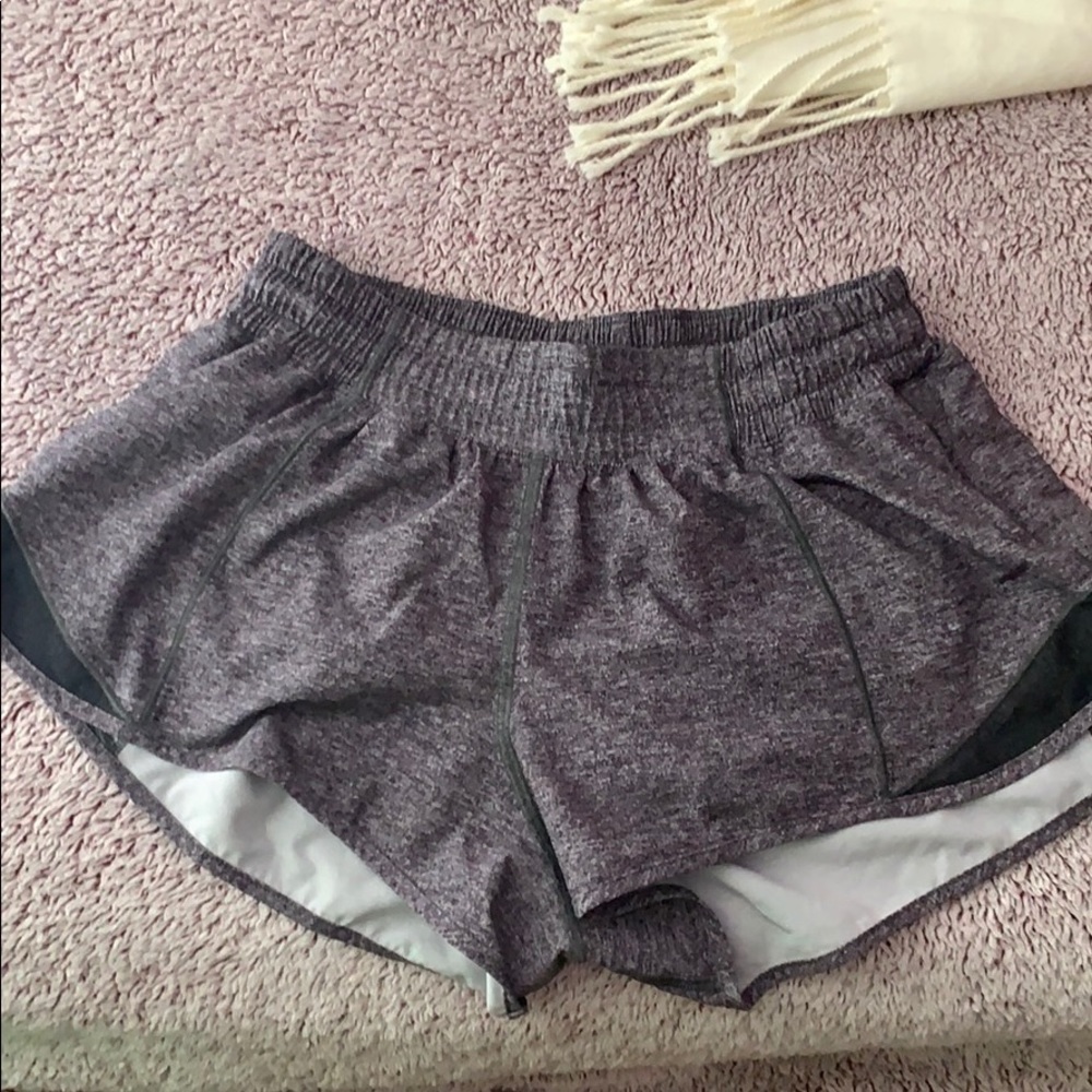 lululemon hotty hot 2.5 shorts